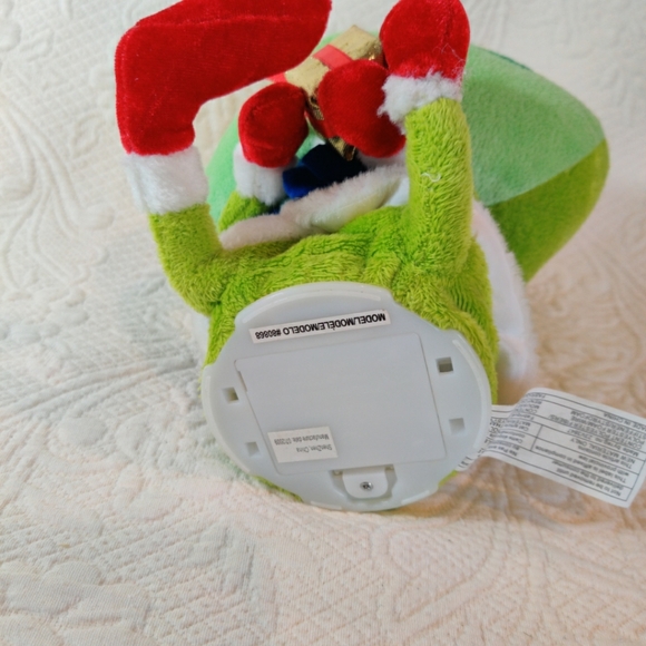 Gemmy Ind Animated Christmas Musical Frog With  "Down The Chimney" Song 2009 - Picture 5 of 9